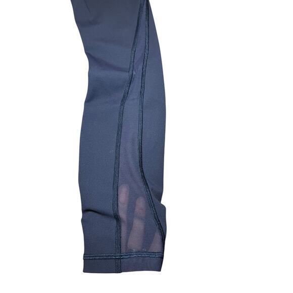 EUC Lululemon Women 2‎ Train Times 7/8 Pant Midnight Navy Blue Solid Color Mesh - Picture 17 of 17